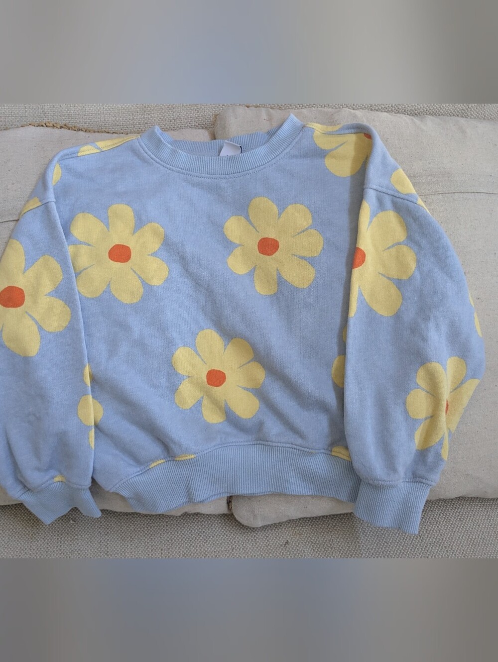 Old Navy Light Blue Crewneck Sweater with Yellow Daisy Motif Size 5T